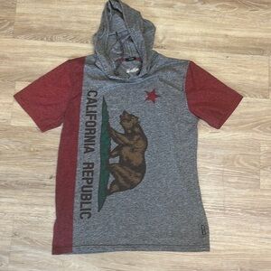 Brooklyn Cloth California Republic Bear Graphic Short Sleeved Hoodie.  Size M
